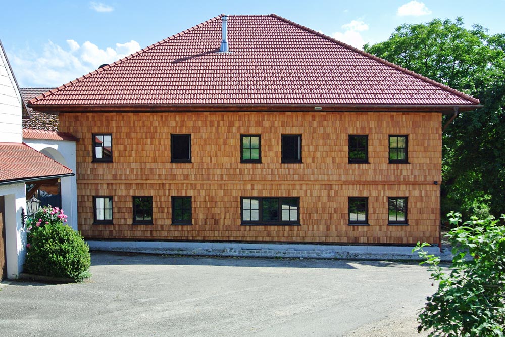 wohnhaus-laerchenschindeln-01